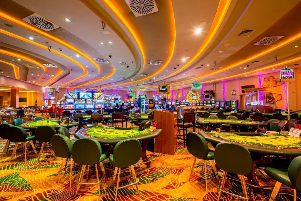Vuni Palace Luxury Resort & Beach & Casino キレニア エクステリア 写真