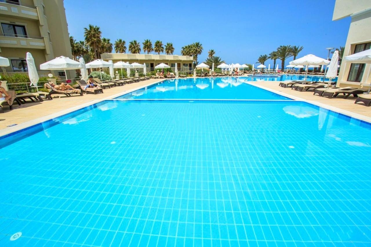 Vuni Palace Luxury Resort & Beach & Casino キレニア エクステリア 写真